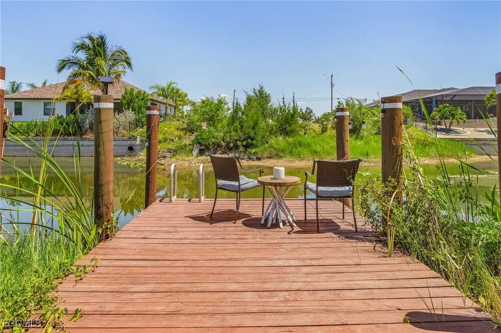 327 SW 26th Terrace Cape Coral FL 33914