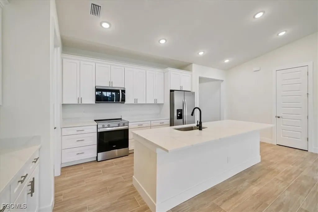 1220 SE 5th Terrace Cape Coral FL 33990