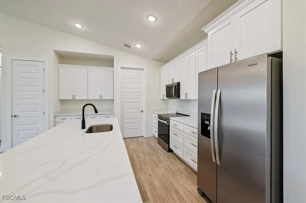 1220 SE 5th Terrace Cape Coral FL 33990