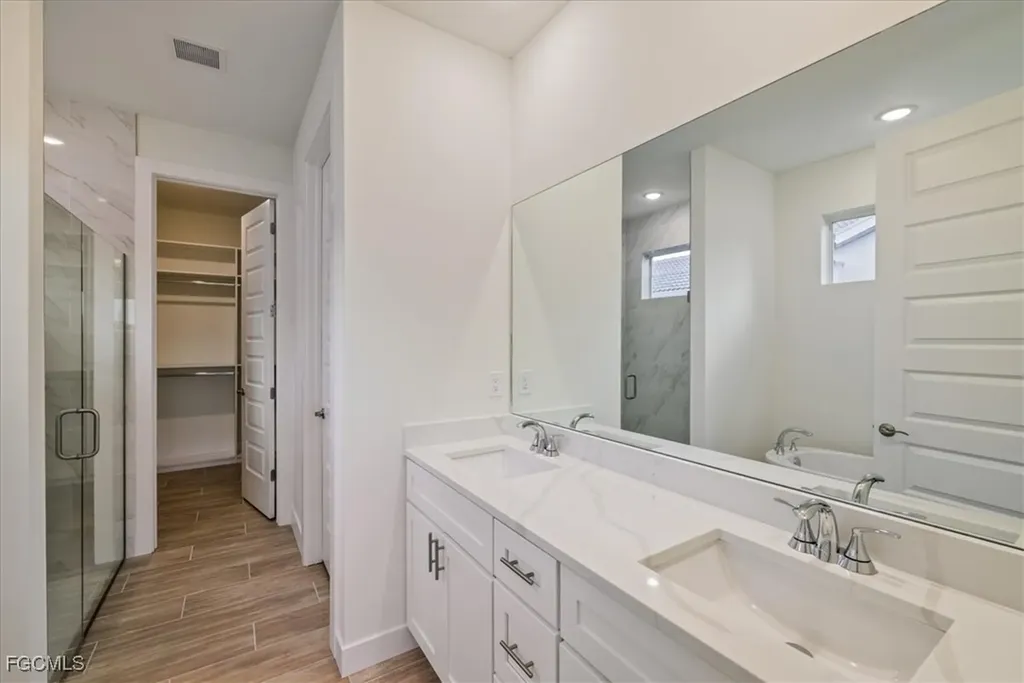 1220 SE 5th Terrace Cape Coral FL 33990