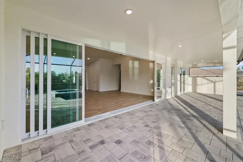 1220 SE 5th Terrace Cape Coral FL 33990