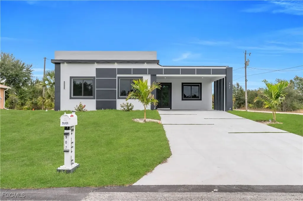 907 E 9th Street Lehigh Acres FL 33972