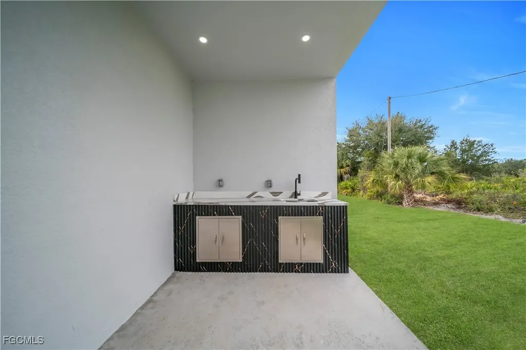907 E 9th Street Lehigh Acres FL 33972