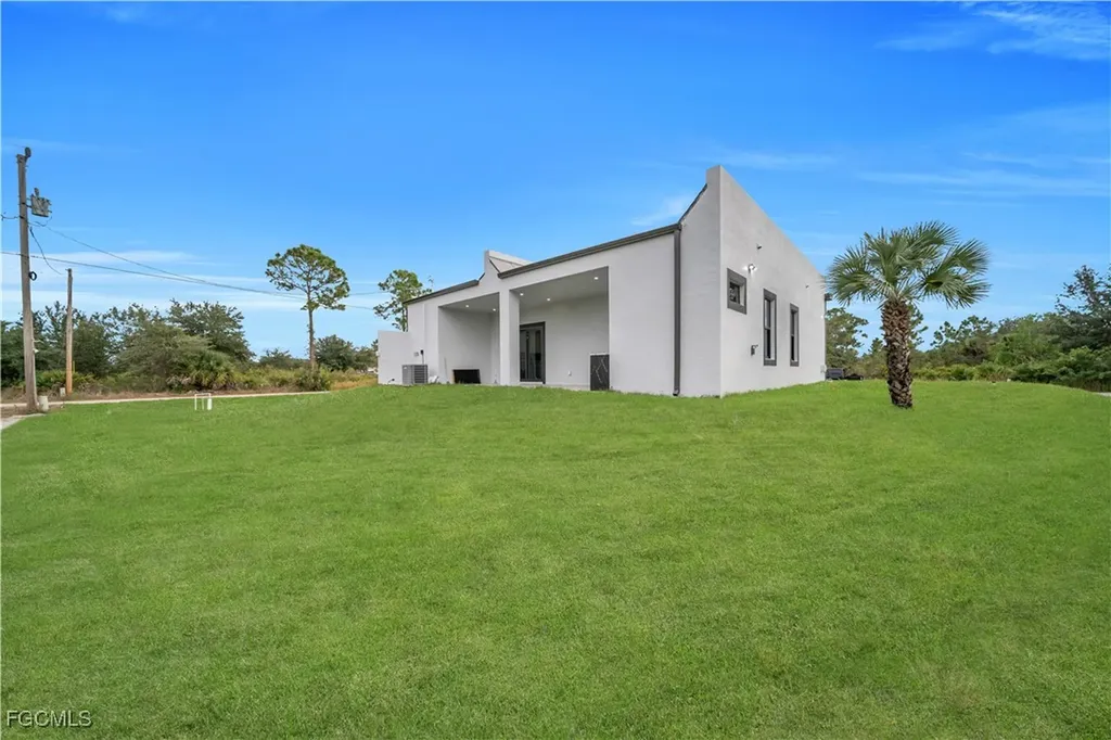 907 E 9th Street Lehigh Acres FL 33972