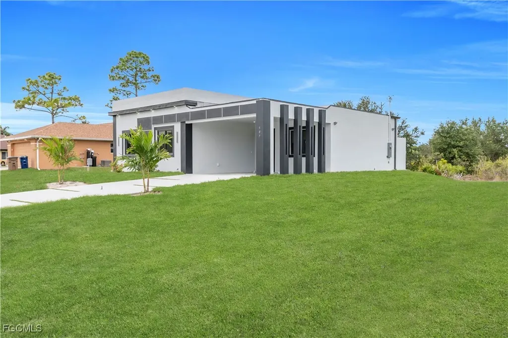 907 E 9th Street Lehigh Acres FL 33972