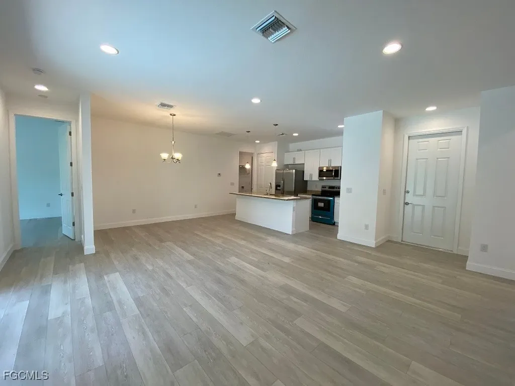 3423 SW 6th Place Cape Coral FL 33914