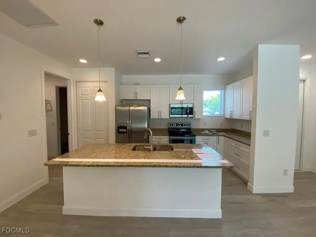 3423 SW 6th Place Cape Coral FL 33914