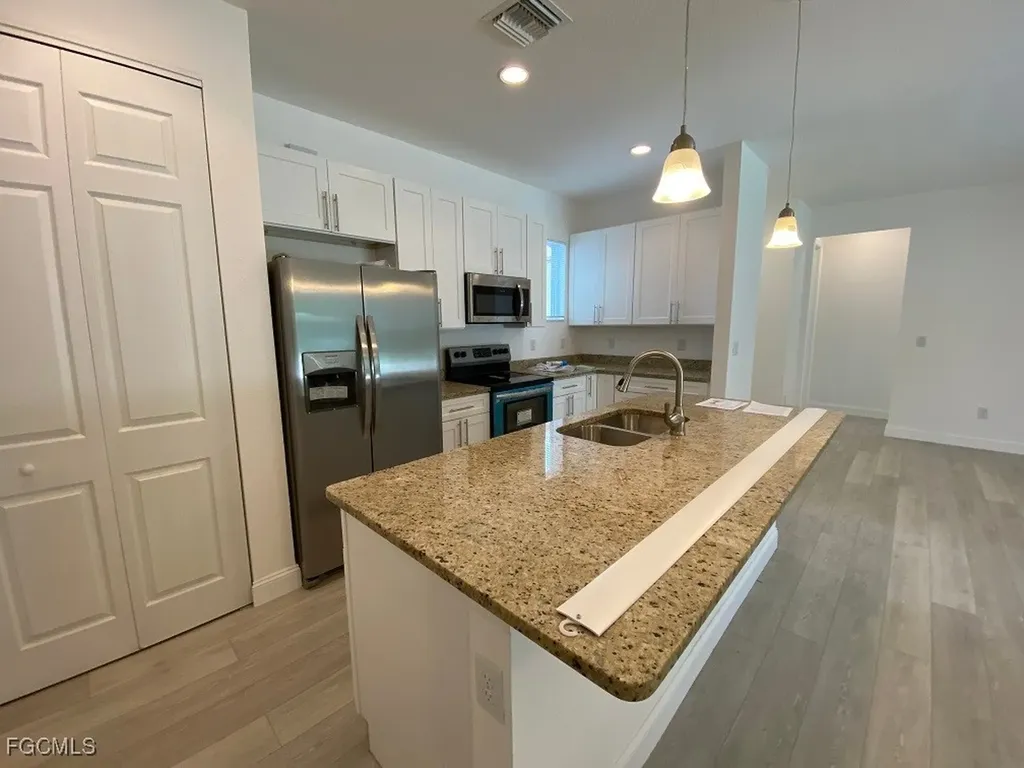 3423 SW 6th Place Cape Coral FL 33914