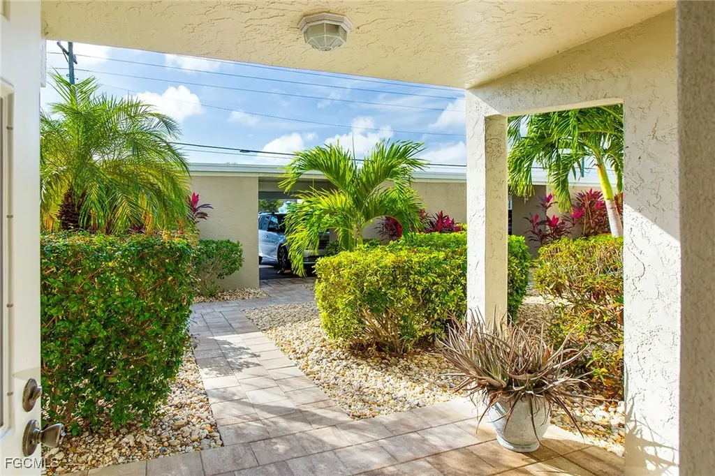 1317 SE 46th Lane Cape Coral FL 33904