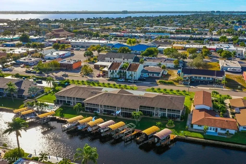1317 SE 46th Lane Cape Coral FL 33904