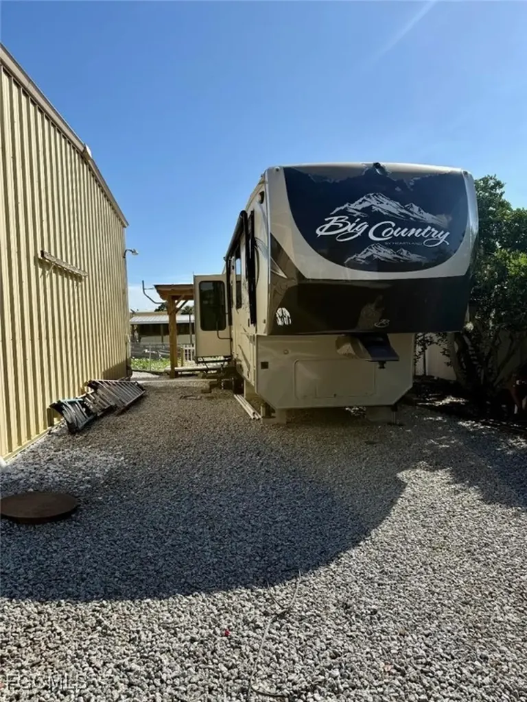 3342 County Road 721 Loop Moore Haven FL 33471