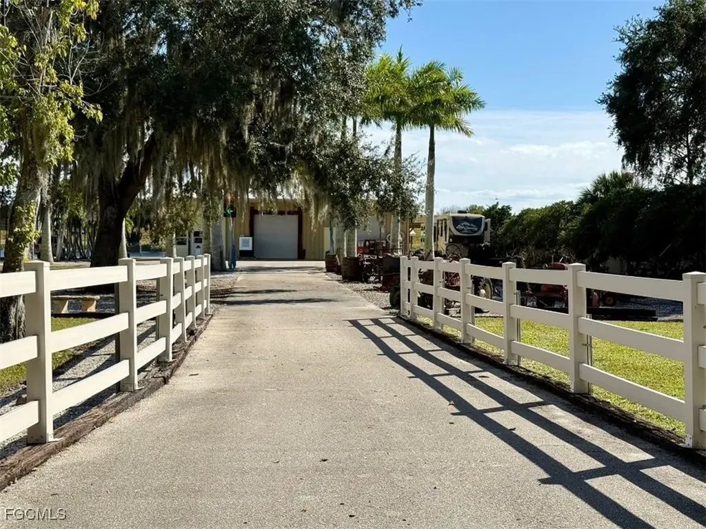 3342 County Road 721 Loop Moore Haven FL 33471