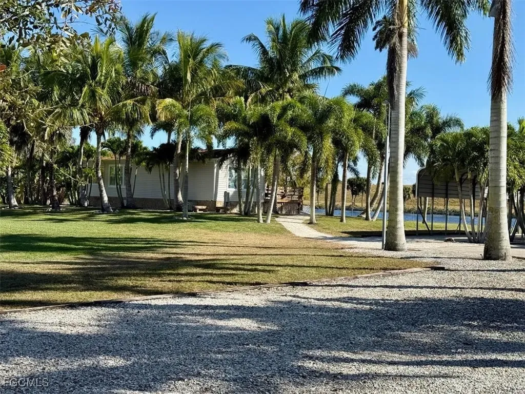 3342 County Road 721 Loop Moore Haven FL 33471