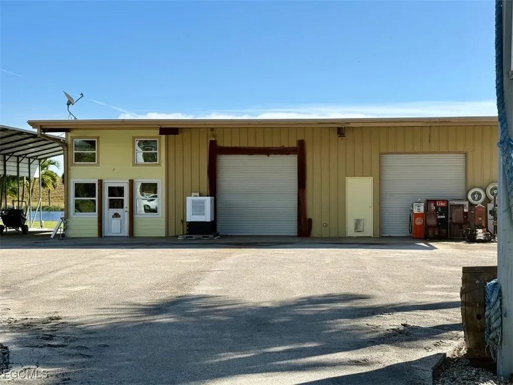 3342 County Road 721 Loop Moore Haven FL 33471