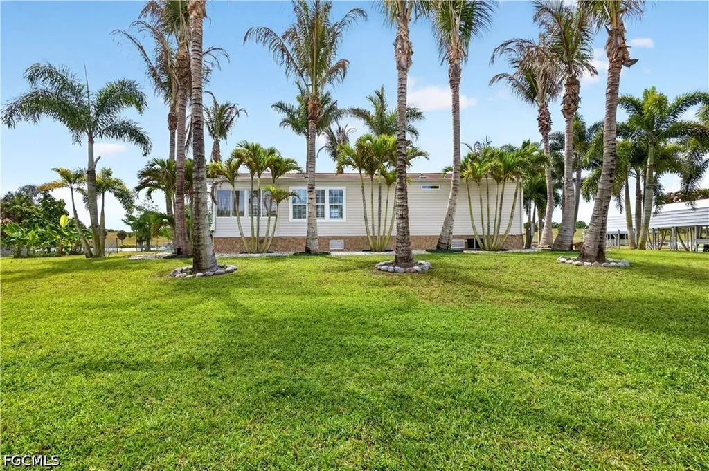 3342 County Road 721 Loop Moore Haven FL 33471