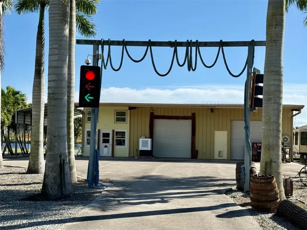 3342 County Road 721 Loop Moore Haven FL 33471