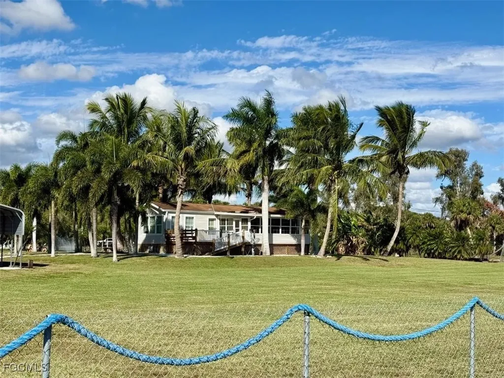 3342 County Road 721 Loop Moore Haven FL 33471