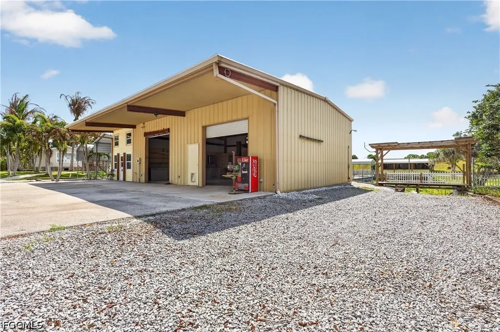 3342 County Road 721 Loop Moore Haven FL 33471