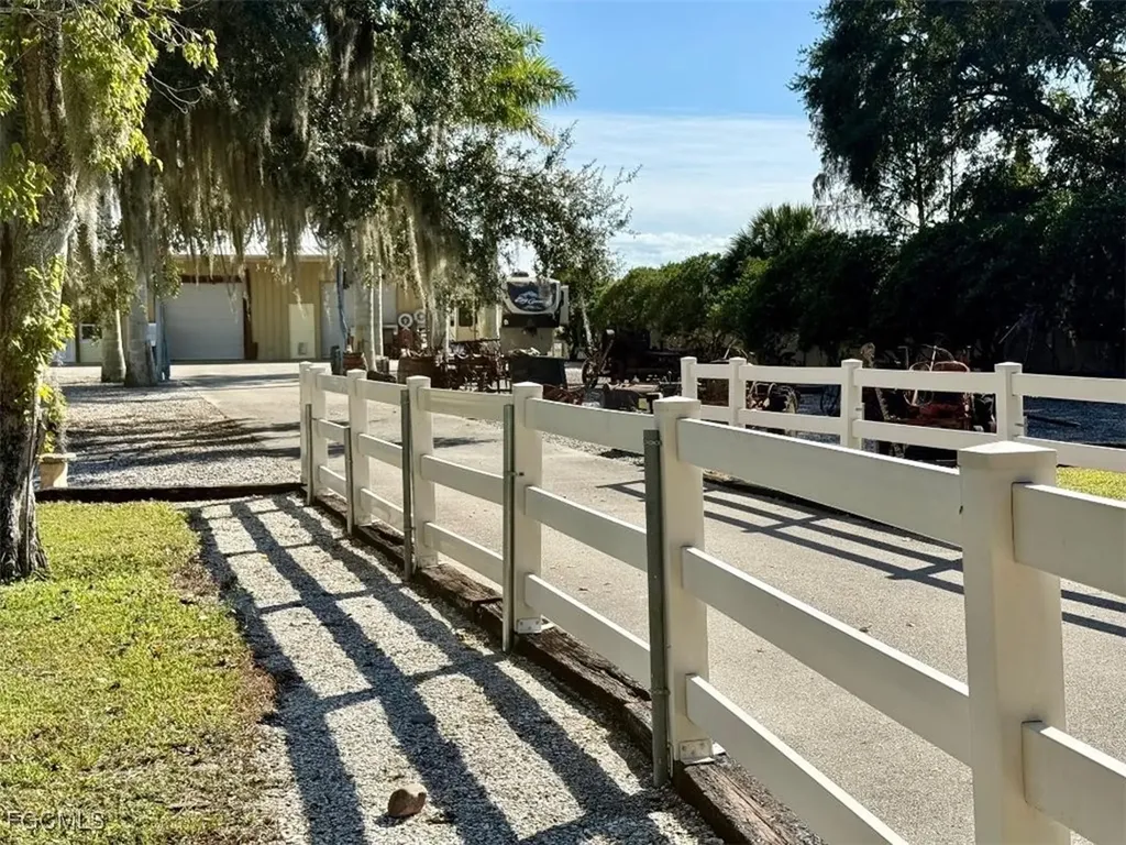 3342 County Road 721 Loop Moore Haven FL 33471