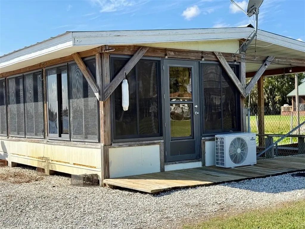 3342 County Road 721 Loop Moore Haven FL 33471