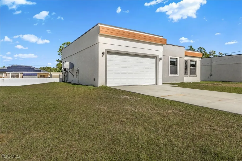 128 Viewpoint Drive Lehigh Acres FL 33972
