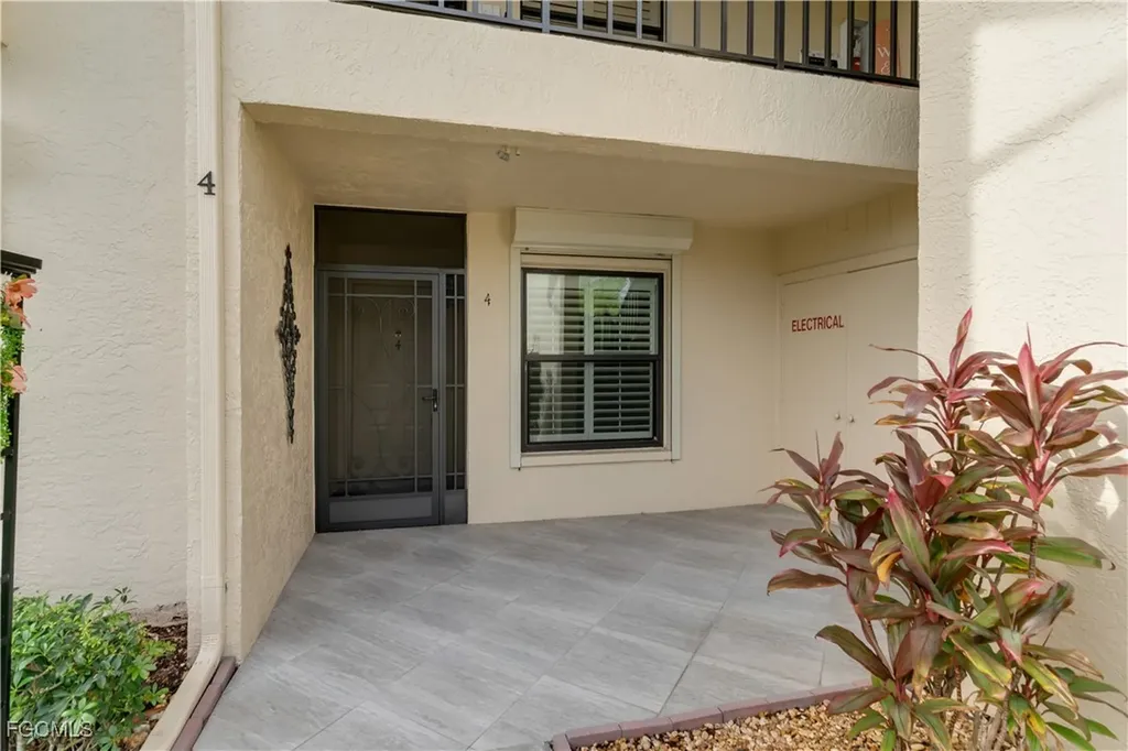 8382 Charter Club Circle Fort Myers FL 33919