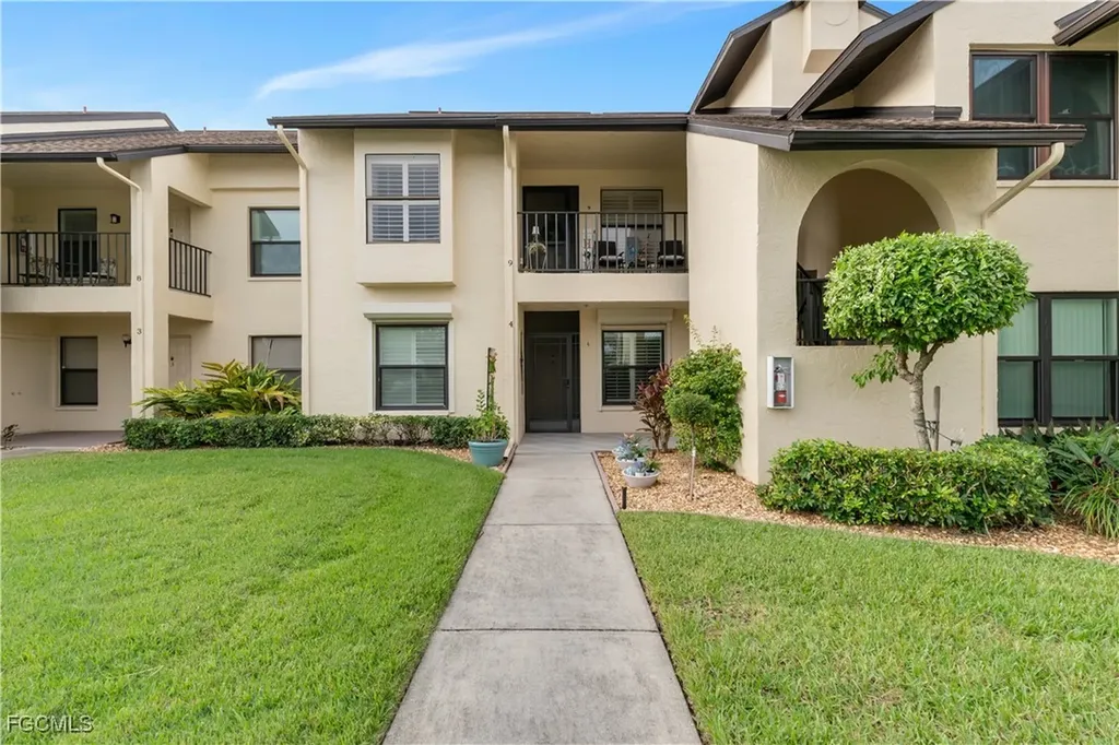 8382 Charter Club Circle Fort Myers FL 33919