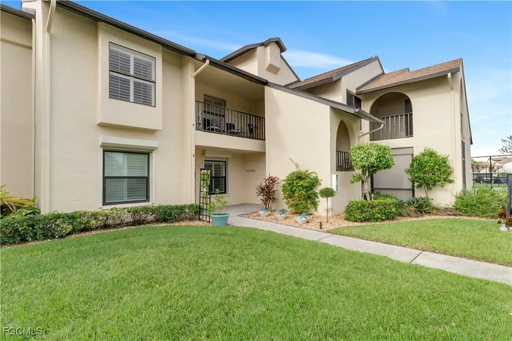 8382 Charter Club Circle Fort Myers FL 33919