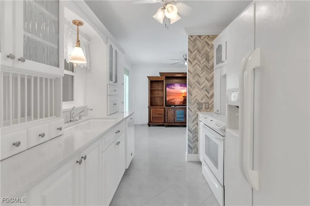 8382 Charter Club Circle Fort Myers FL 33919