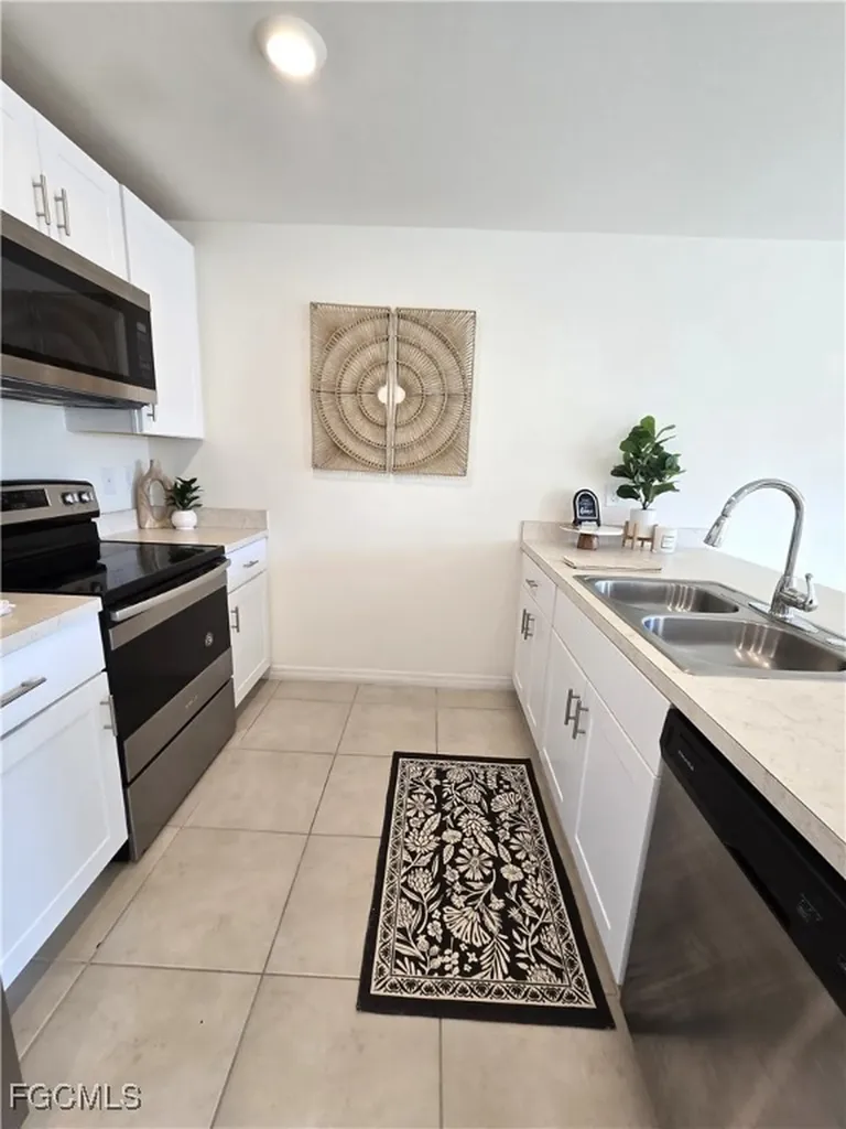 1814 NE 40th Lane Cape Coral FL 33909