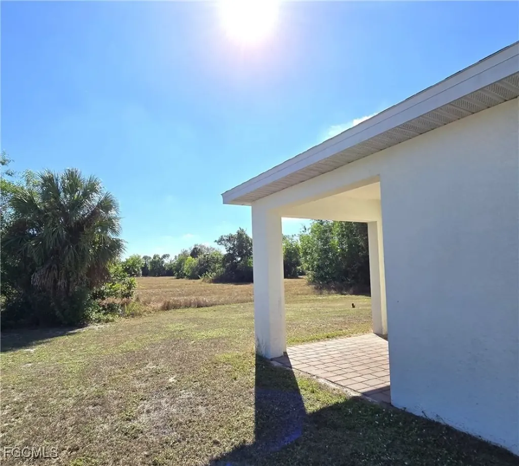 1814 NE 40th Lane Cape Coral FL 33909