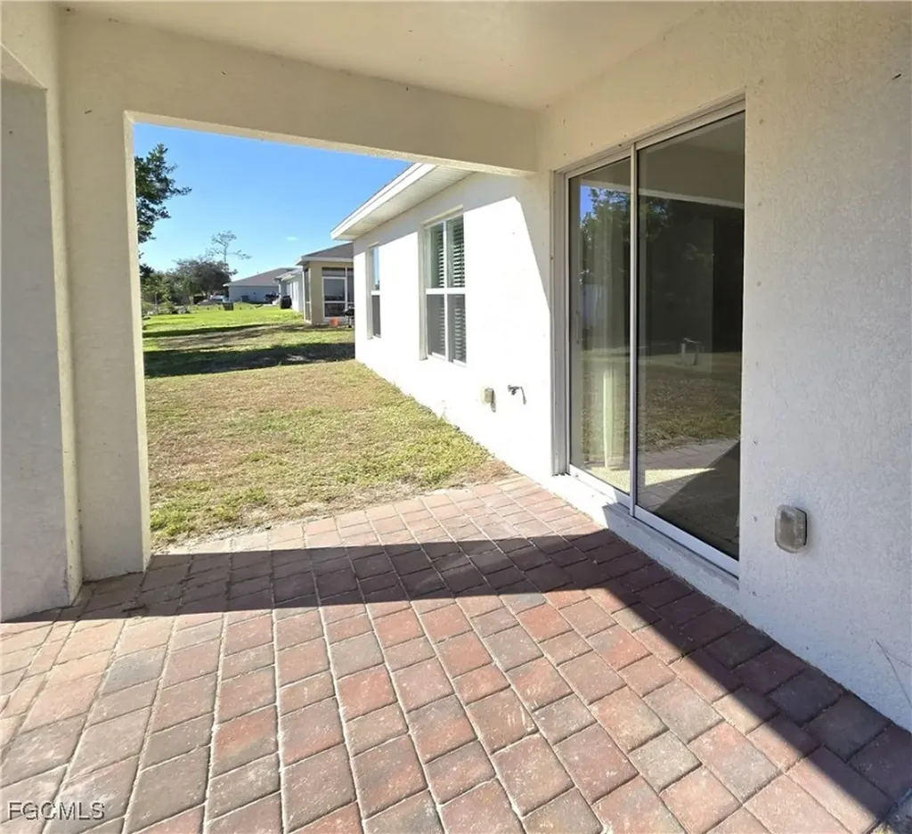 1814 NE 40th Lane Cape Coral FL 33909