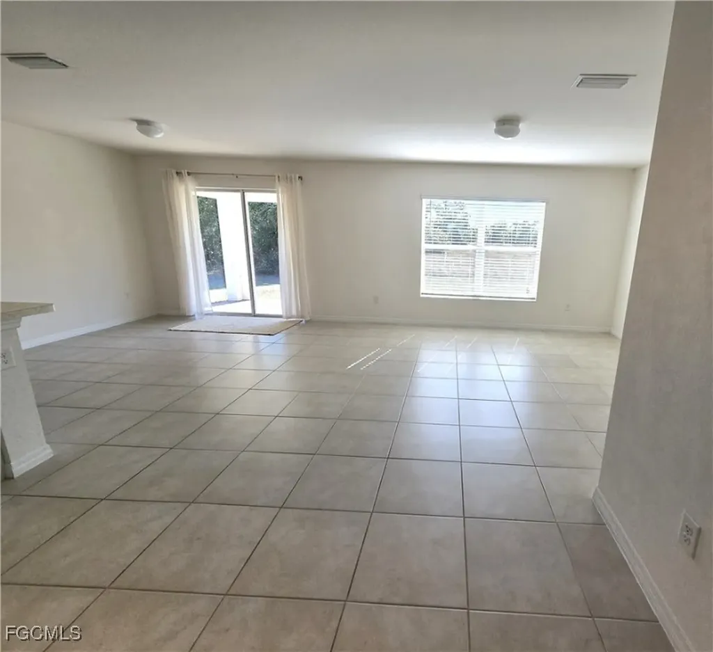 1814 NE 40th Lane Cape Coral FL 33909