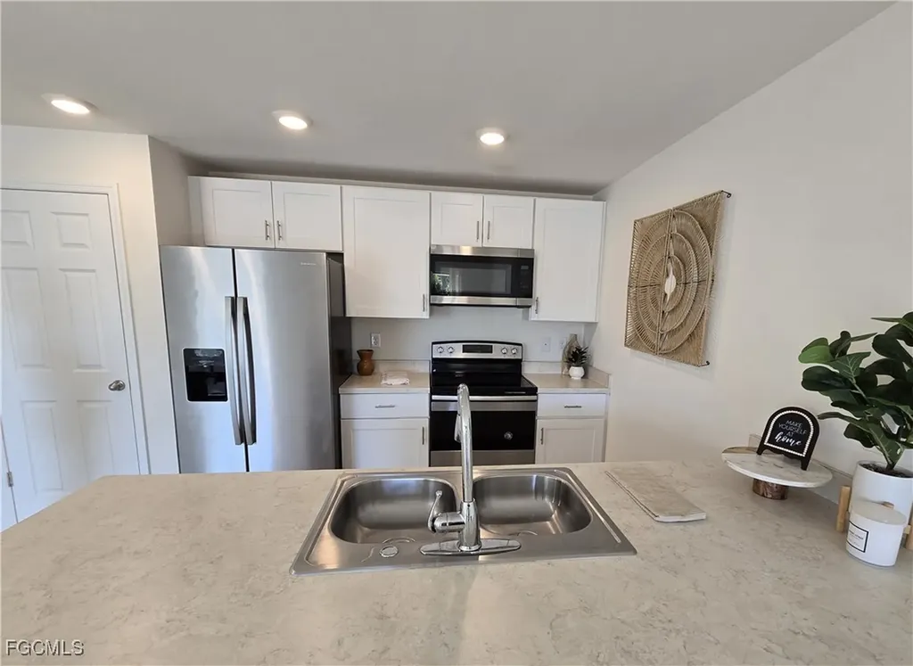 1814 NE 40th Lane Cape Coral FL 33909