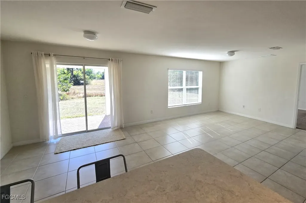 1814 NE 40th Lane Cape Coral FL 33909