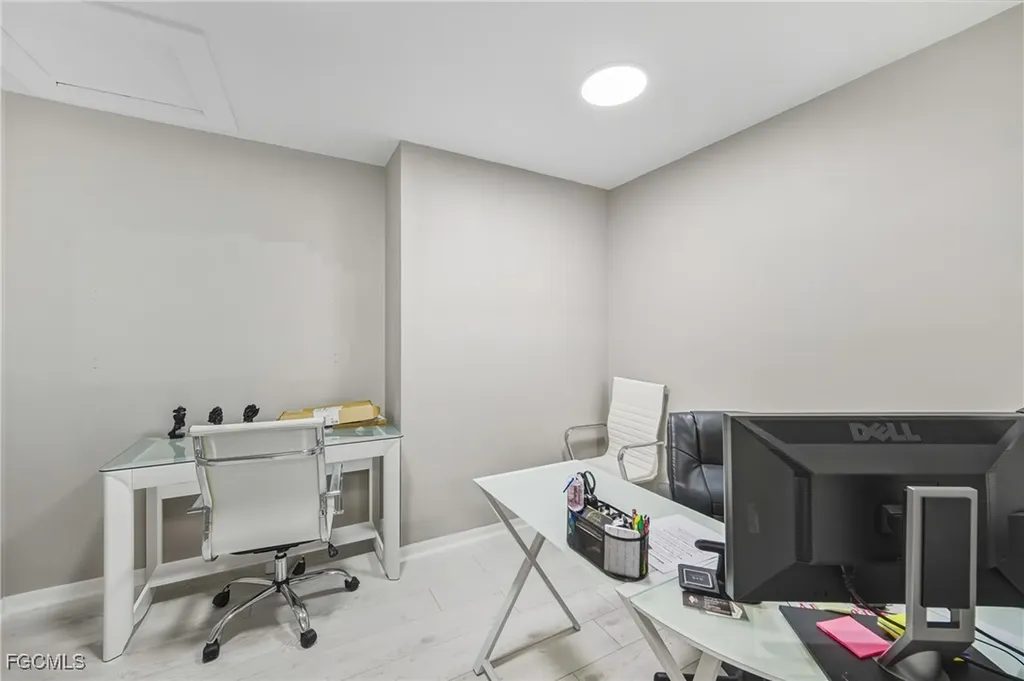 2080 Collier Avenue Fort Myers FL 33901