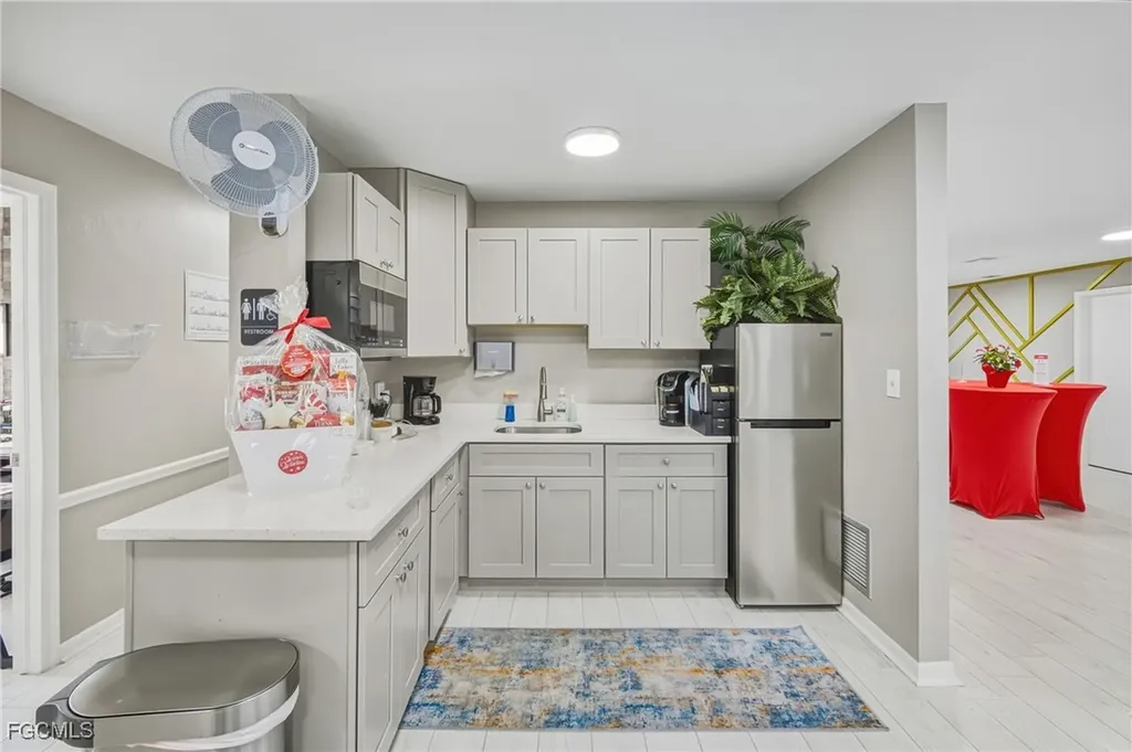 2080 Collier Avenue Fort Myers FL 33901