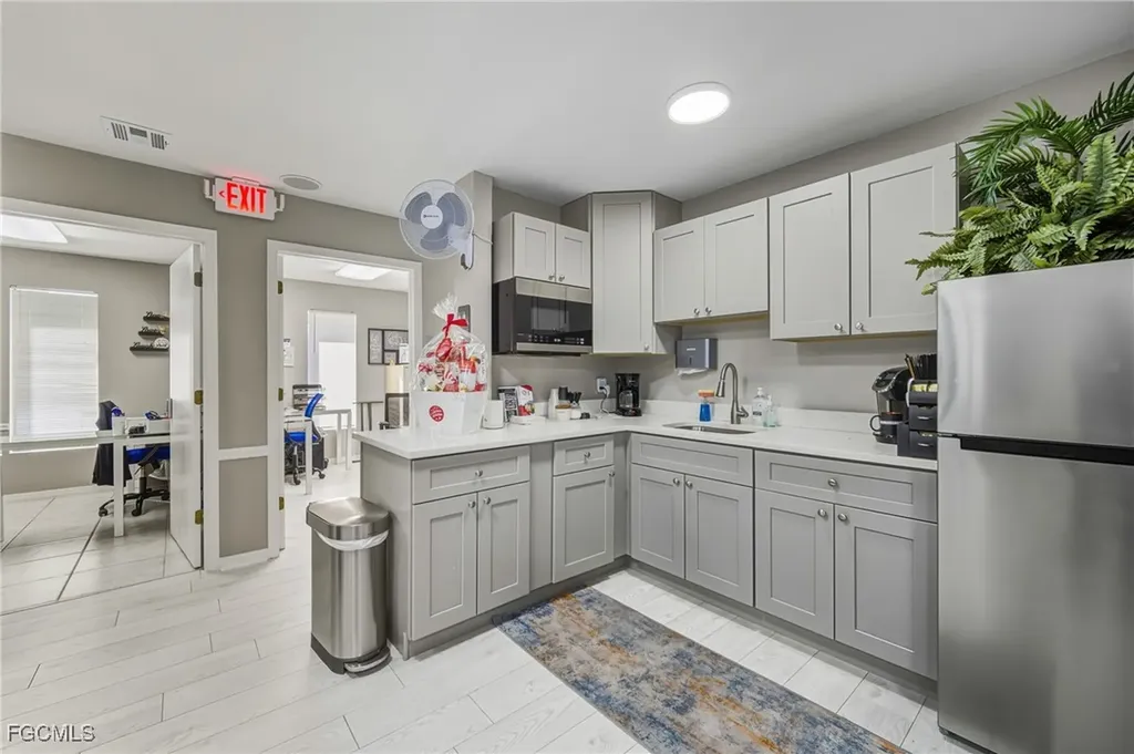 2080 Collier Avenue Fort Myers FL 33901