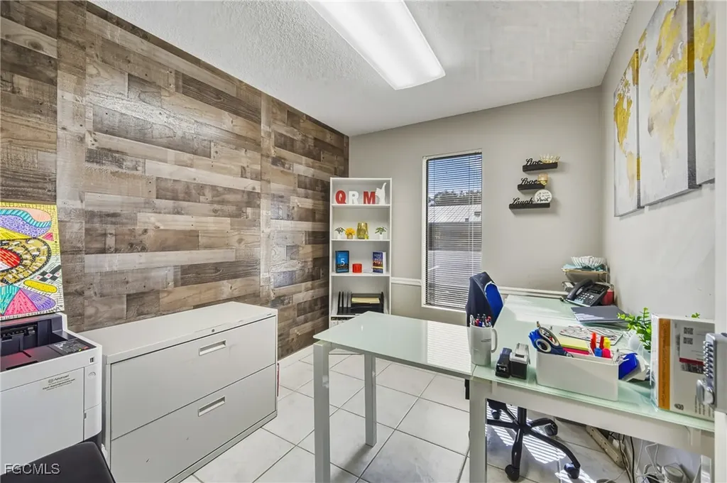 2080 Collier Avenue Fort Myers FL 33901