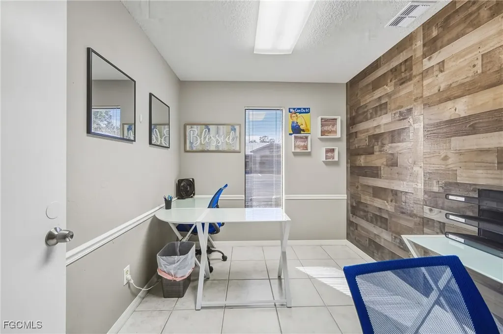 2080 Collier Avenue Fort Myers FL 33901