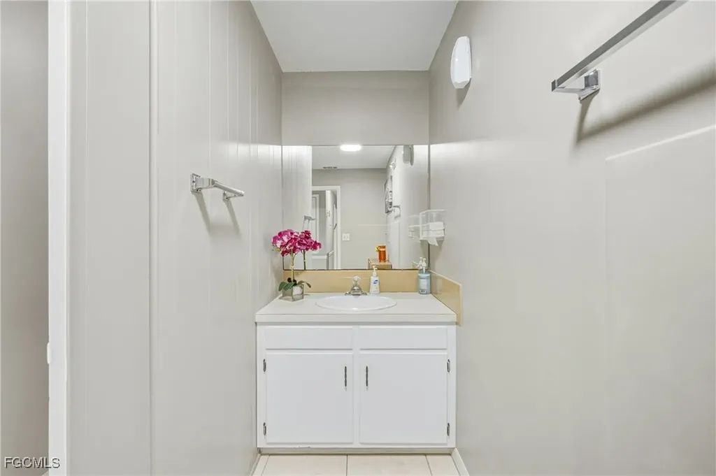 2080 Collier Avenue Fort Myers FL 33901