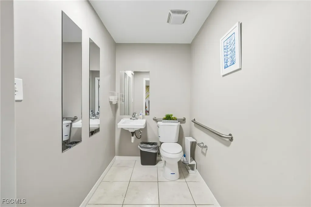 2080 Collier Avenue Fort Myers FL 33901