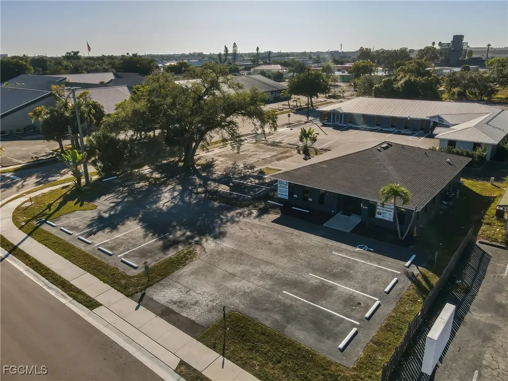 2080 Collier Avenue Fort Myers FL 33901