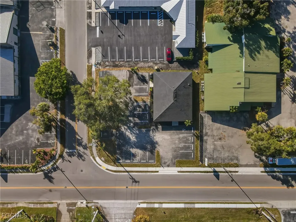 2080 Collier Avenue Fort Myers FL 33901