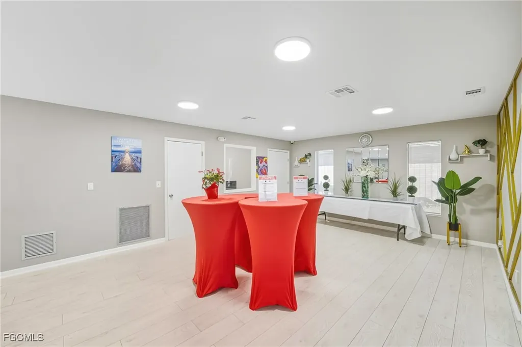 2080 Collier Avenue Fort Myers FL 33901