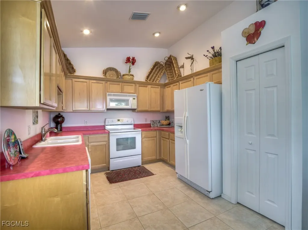3120 Meandering Way Fort Myers FL 33905