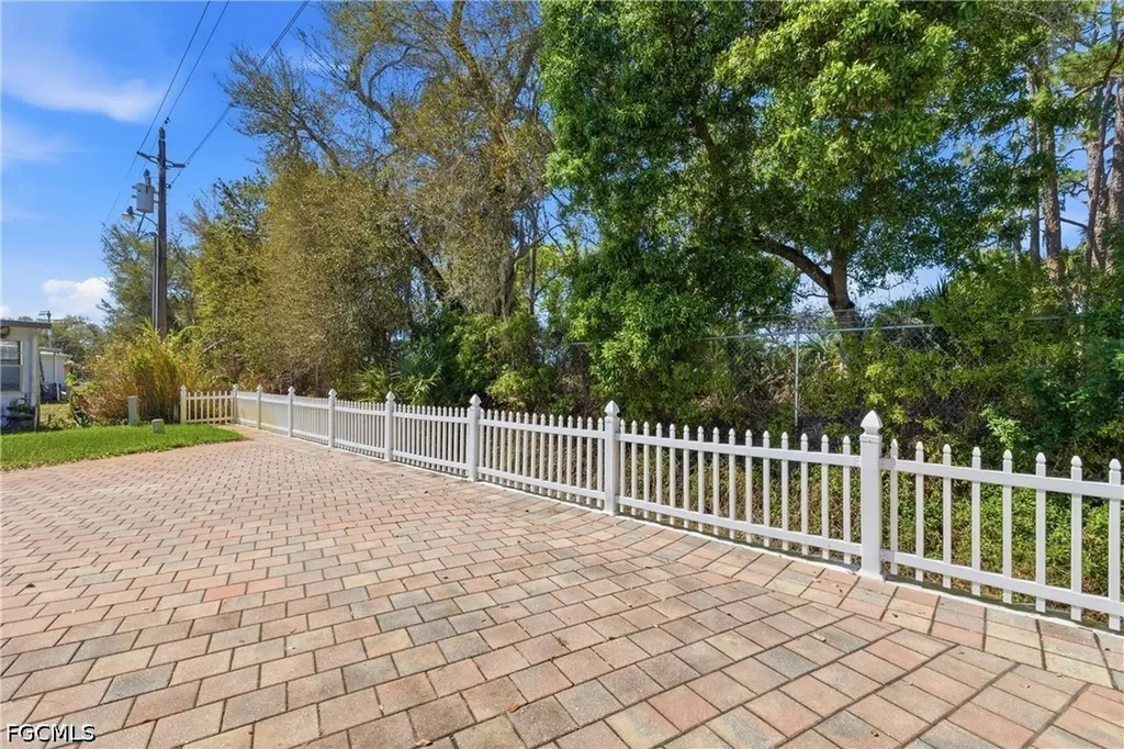 341 Shrub Lane S North Fort Myers FL 33917