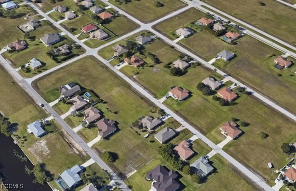 2524 NW 7th Street Cape Coral FL 33993