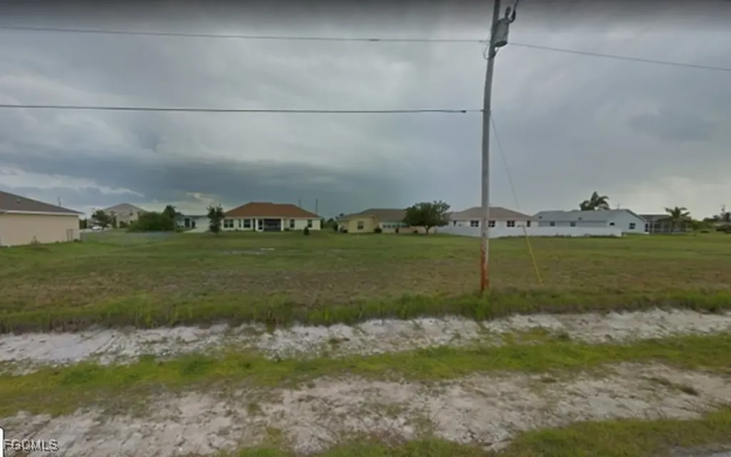 2524 NW 7th Street Cape Coral FL 33993