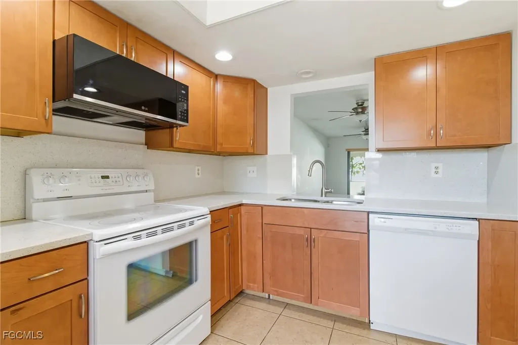 1429 Cape Coral Parkway W Cape Coral FL 33914